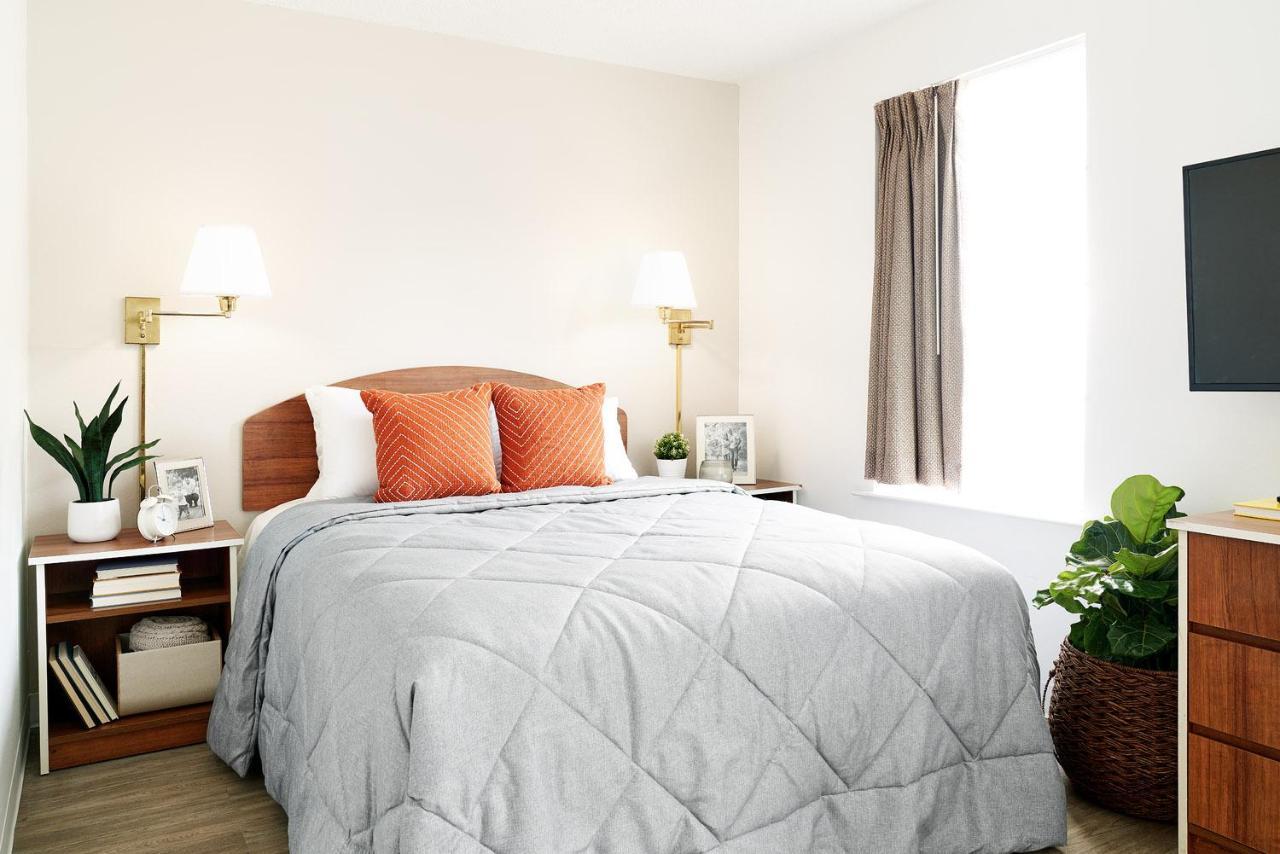 Intown Suites Extended Stay Chicago Il - Oakbrook Villa Park Exterior photo